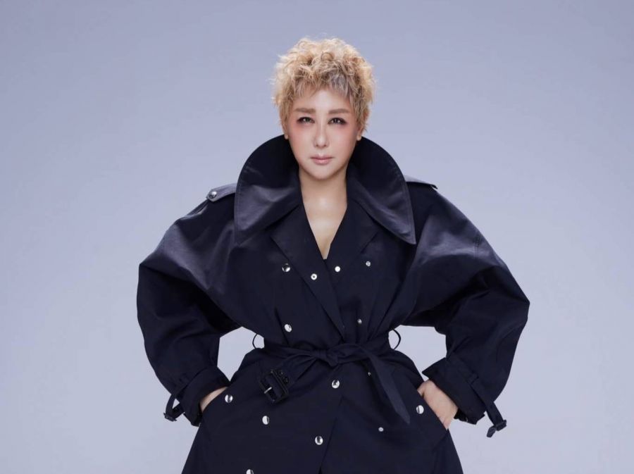 藍心湄20年來首簽經紀、代言　「新婚」大吉雙喜臨門