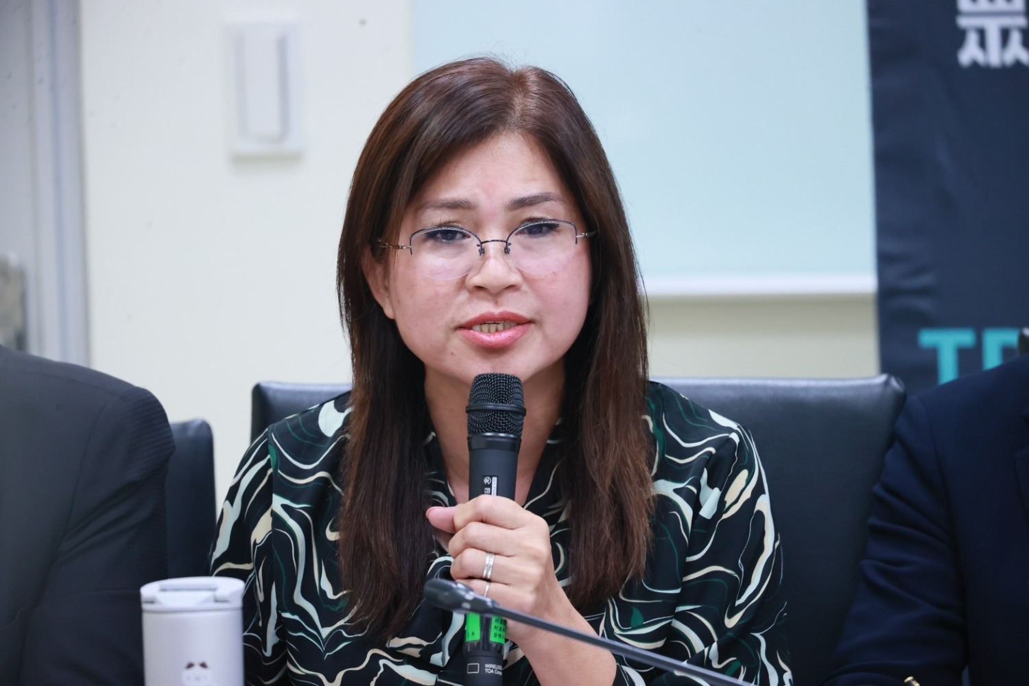 麥玉珍表示，這兩天她因為｢新住民基本法｣遭到惡意抹紅攻擊，也接到許多關心新住民的台灣朋友給予的安慰。(圖／民眾黨立院黨團)