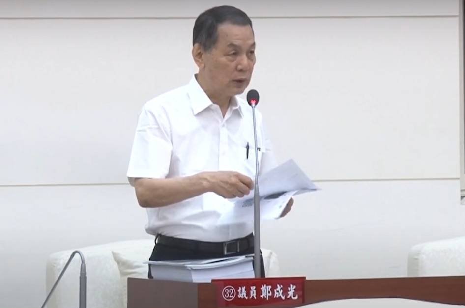 鄭成光議員近期十分關注流浪狗追逐及吞食鳥類的問題。
