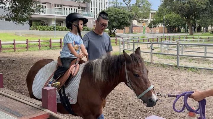 台中后里馬場推出暑假看馬戲、騎鐵馬「雙馬套票」優惠