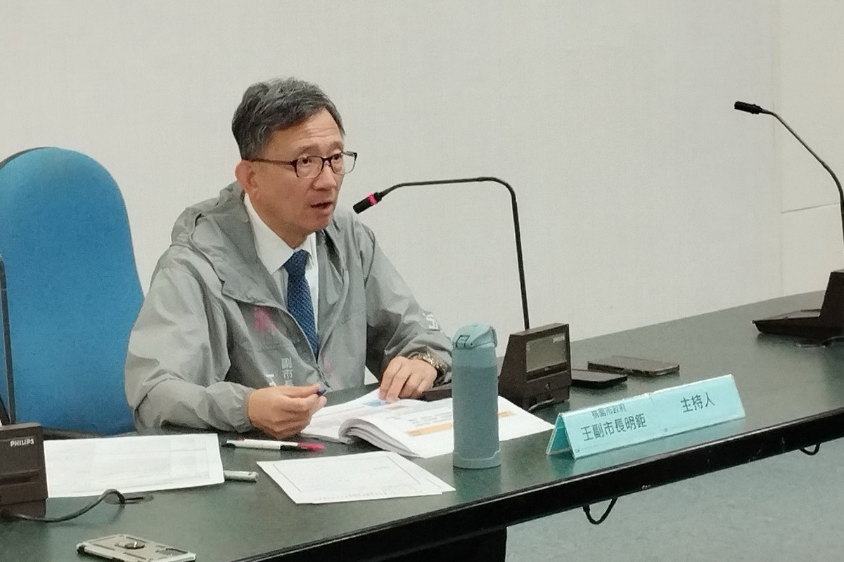 桃園市副市長王明鉅主持與台電合作平台會議。<br /><br />