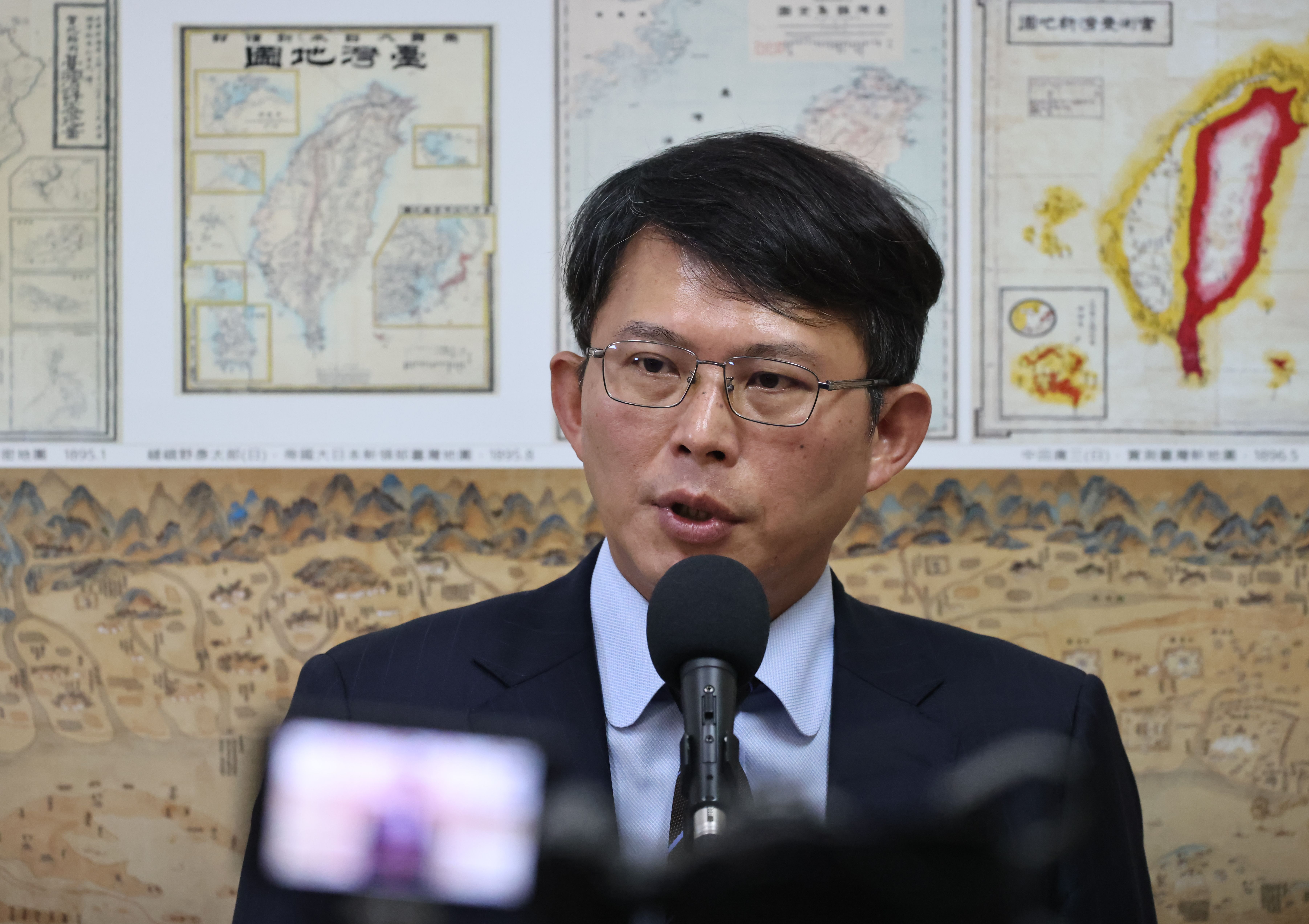 黃國昌補交補充答辯書,他舉5名民進黨立委例子說明「反質詢」定義。資料照片/林啟弘攝