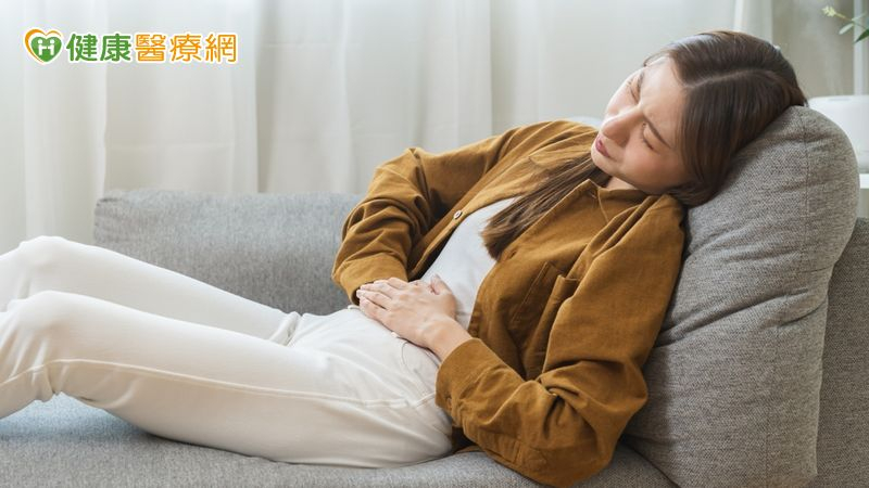20歲女肚子痛就醫竟是靜脈血栓! 醫揭「服用1藥」風險高:有家族史也要當心