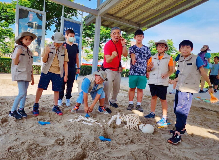圖/史前氛圍的新北考古公園,專為親子打造多項豐富互動體驗。(十三行博物館提供)