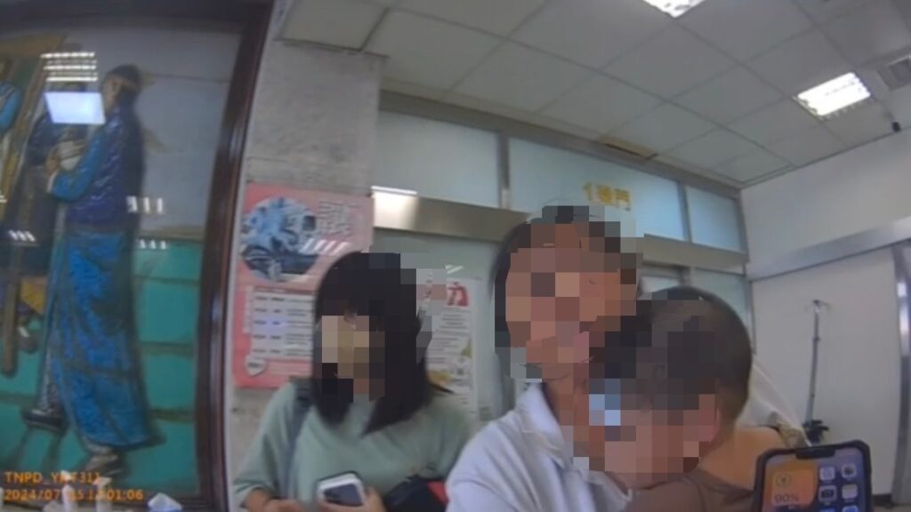 ▲女童無呼吸爸媽急求警，警急開道救援（圖／記者王俊勝 翻攝）