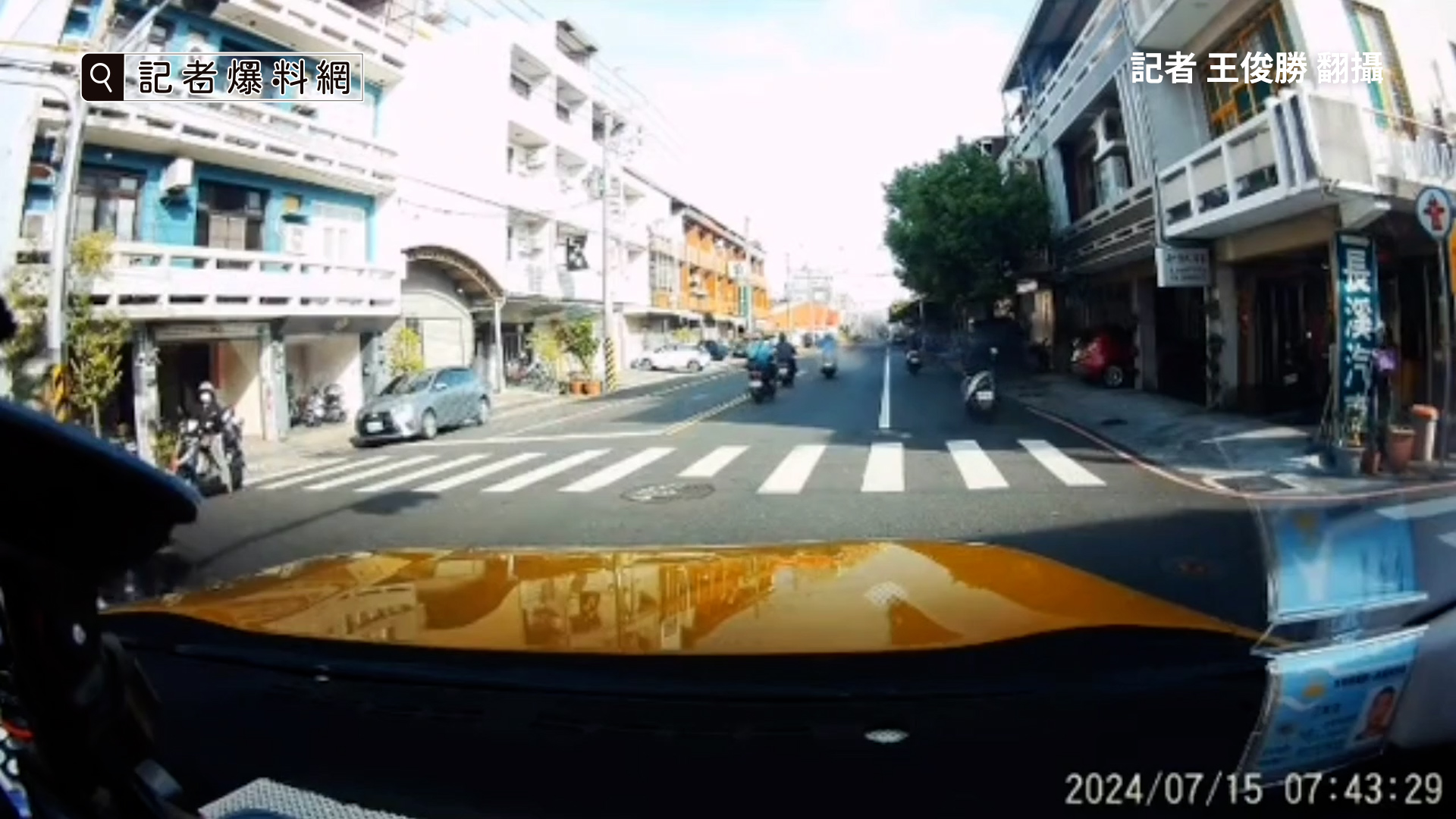 ▲計程車迴轉遭後車按喇叭引發口角(圖/記者王俊勝 翻攝)