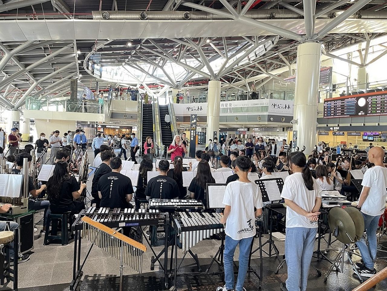 高鐵台南站樂音悠揚 台灣與新加坡兩地青年攜手演繹華樂新風格