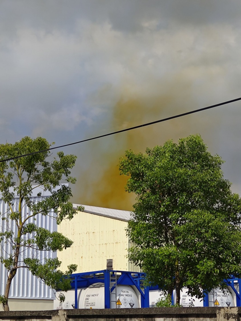 大寮區環境資源公司違法排放黃色二氧化氮氣體 高市環保局依法開罰