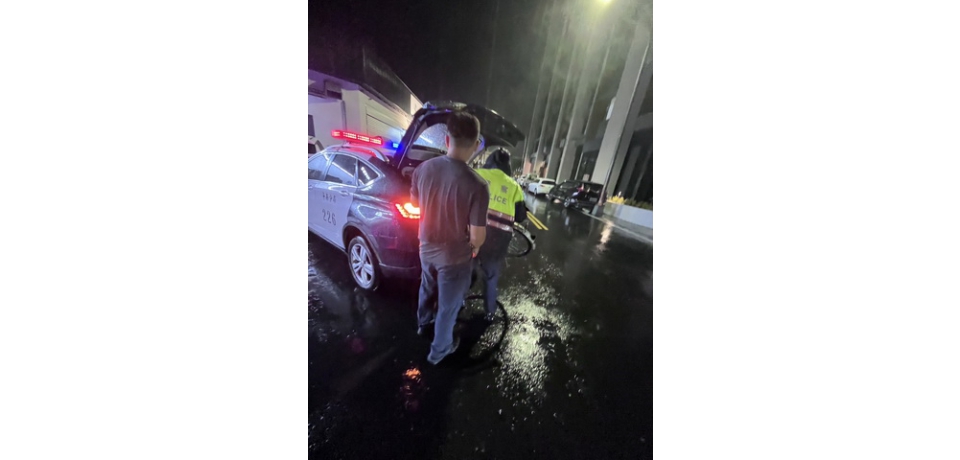 老翁騎腳踏車體力不支 雲林縣斗南警協助其返家