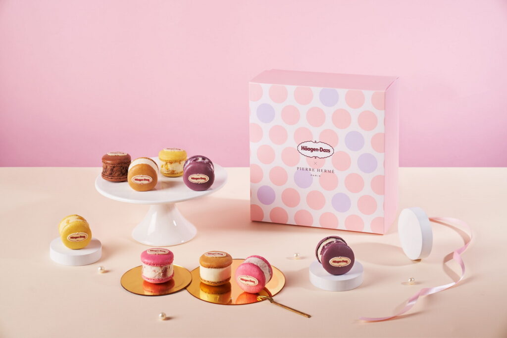 Häagen-Dazs今年再度與法國馬卡龍大師Pierre Hermé攜手聯名,並創作全新香草藍莓馬卡龍冰淇淋,為中秋送禮注入全新祝福