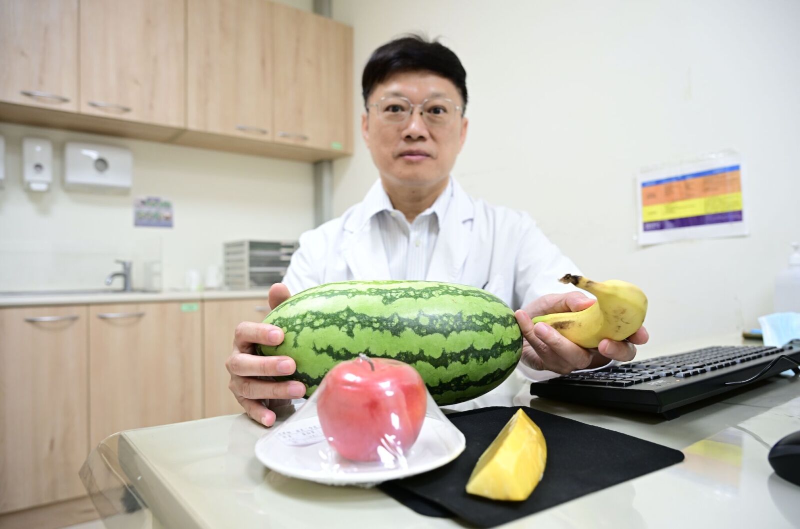 一個月天天嗑大西瓜消暑 超量!她「血糖爆表」吃出大問題 242 一個月天天嗑大西瓜消暑 超量!她「血糖爆表」吃出大問題 241
