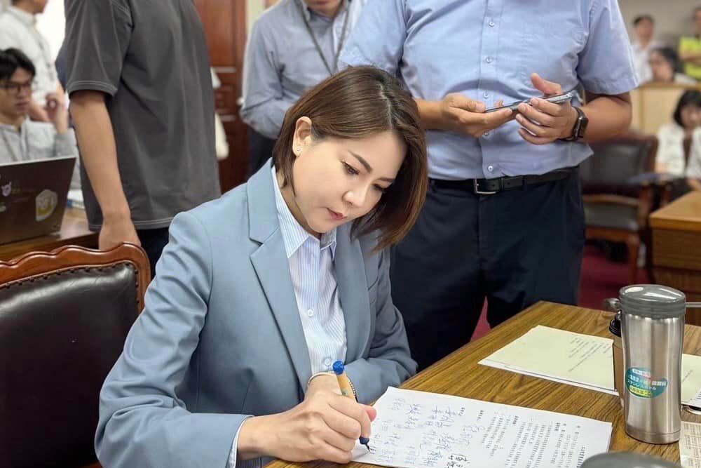 健保點值協商總算有結論 陳菁徽:民進黨不要當醫療崩盤罪人 240 照片來源:陳菁徽臉書