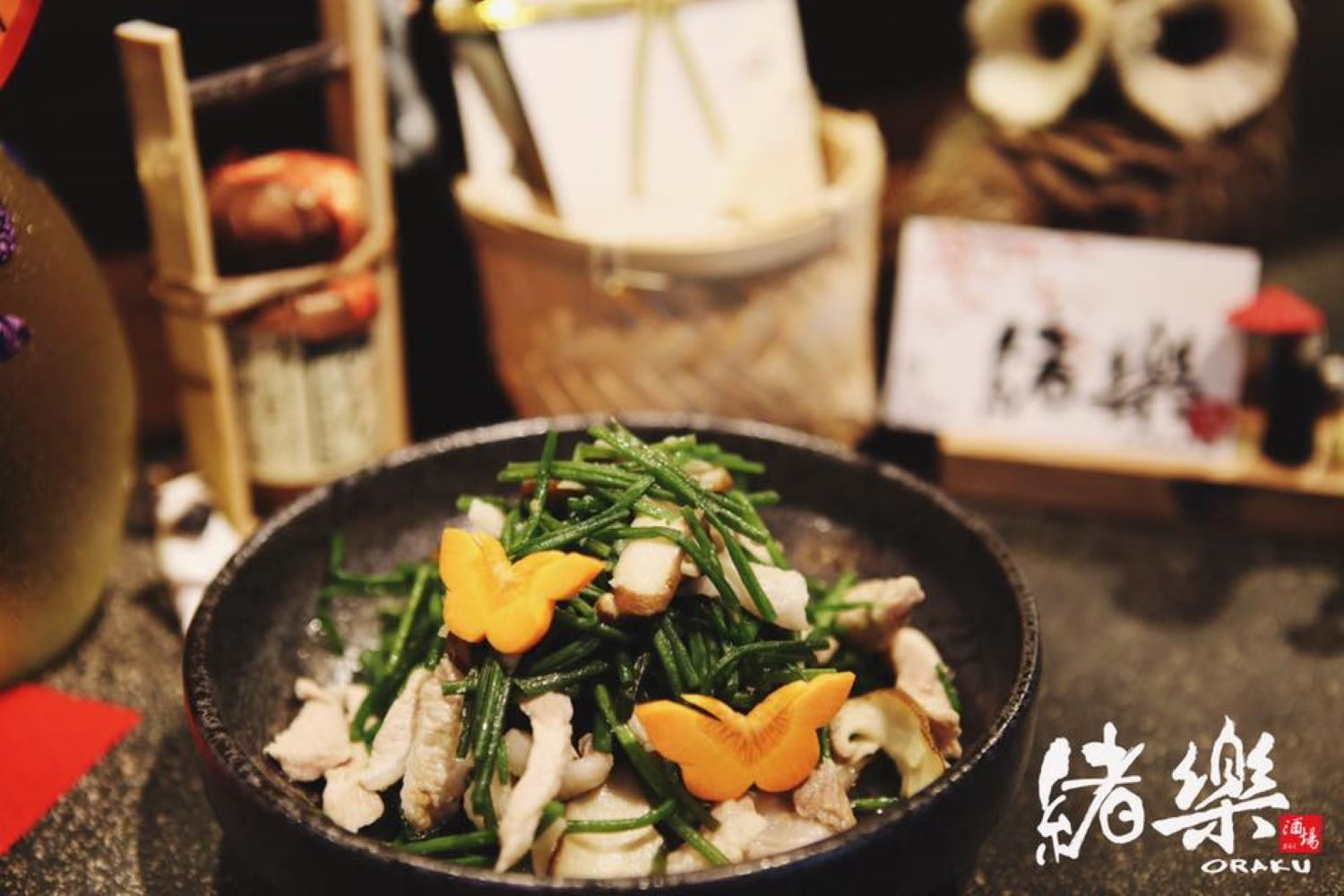 緒樂的招牌菜「松板豬炒水蓮」乍聽之下似乎很平凡,但緒樂將平凡變得不平凡,挑戰簡單的食材,將其轉變為獨特的美味。(圖/緒樂提供)