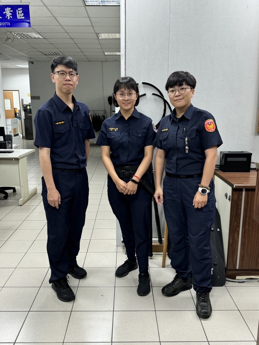 北投分局大屯派出所警員曾國威(左起)、實習生盧蓁、警員揚婉君。(記者薛秀蓮翻攝)