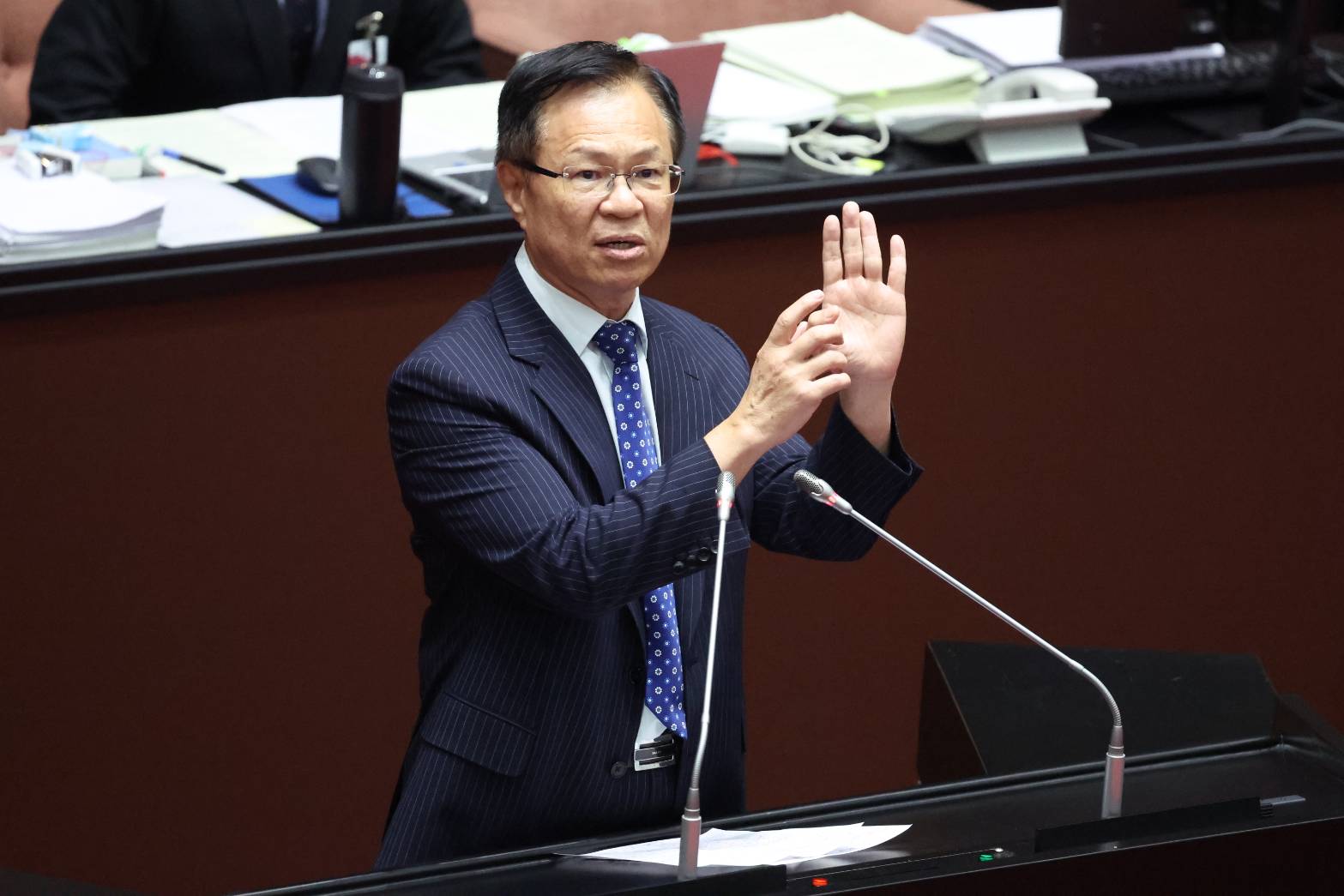 張啟楷指出,電價連續三年一直漲價,包括今年十月份都可能再漲價,台電從金雞母變成敗家子令人質疑。(圖/張啟楷國會辦公室)