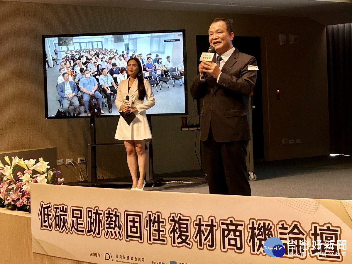 上緯蔡董事長期許結合眾人力量再精進複合材料。(上緯投控提供)