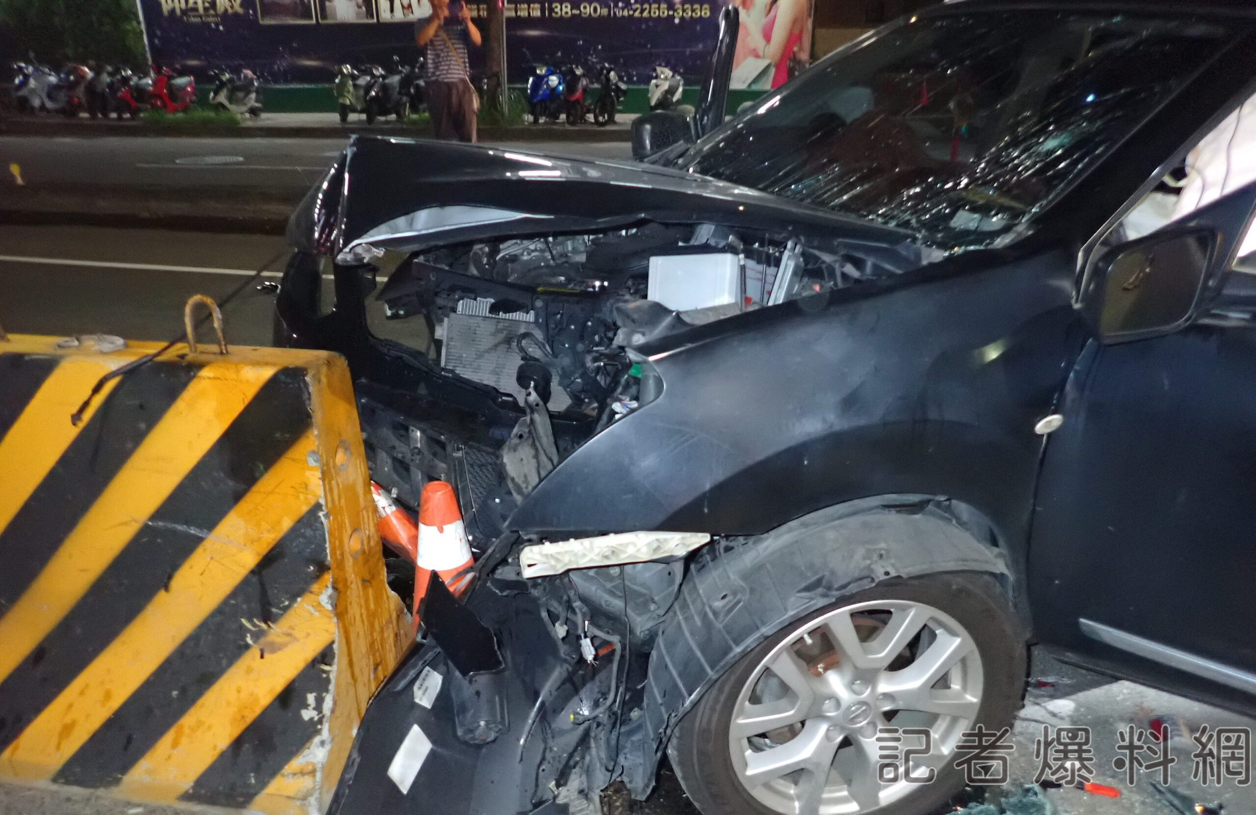 台中30歲男不明原因自撞 車頭毀損傷重送醫不治