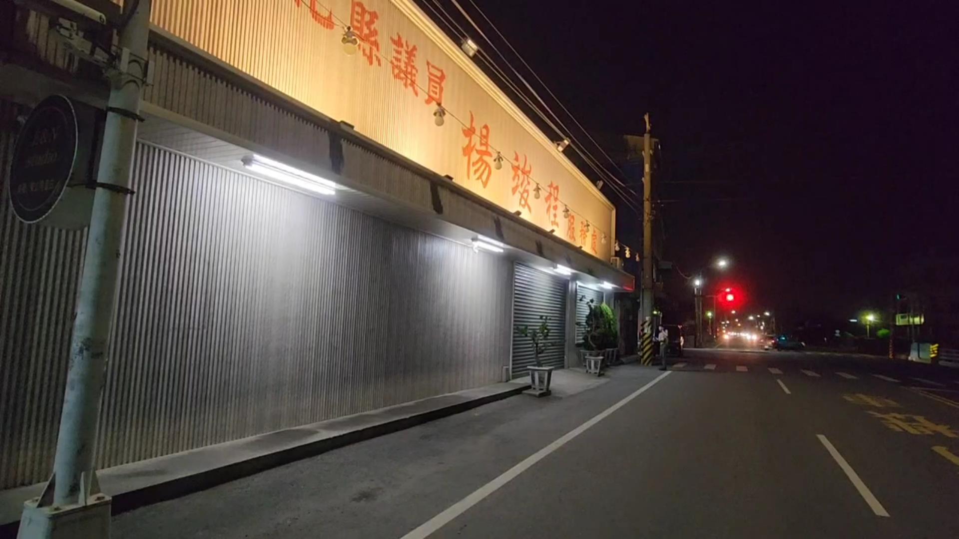 ▲彰化縣議員楊竣程因與曾姓外甥有債務糾紛，外甥率眾持空氣槍射擊鐵捲門數槍洩憤，導致鐵門凹陷。（資料照　　民眾提供）