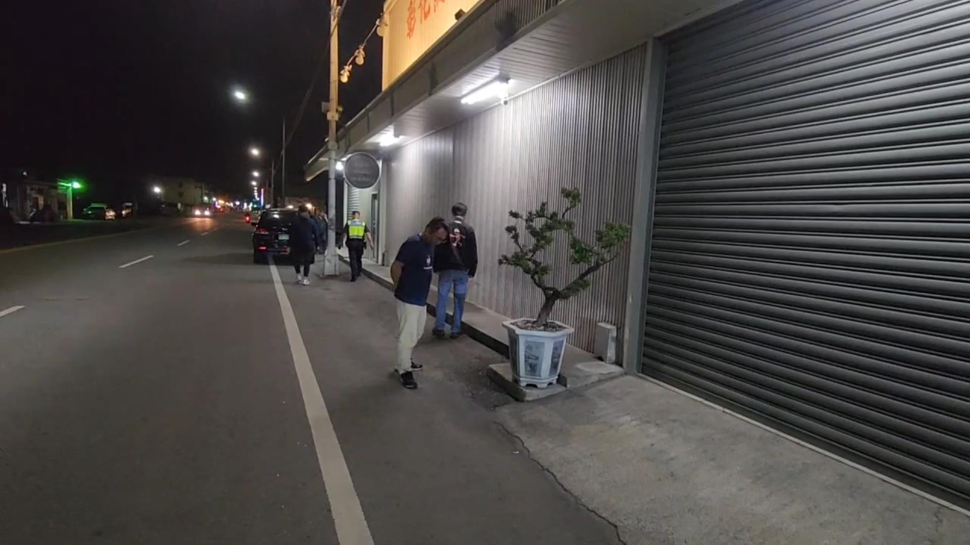 ▲彰化縣議員楊竣程因與曾姓外甥有債務糾紛，外甥率眾持空氣槍射擊鐵捲門數槍洩憤，導致鐵門凹陷。（資料照　　民眾提供）