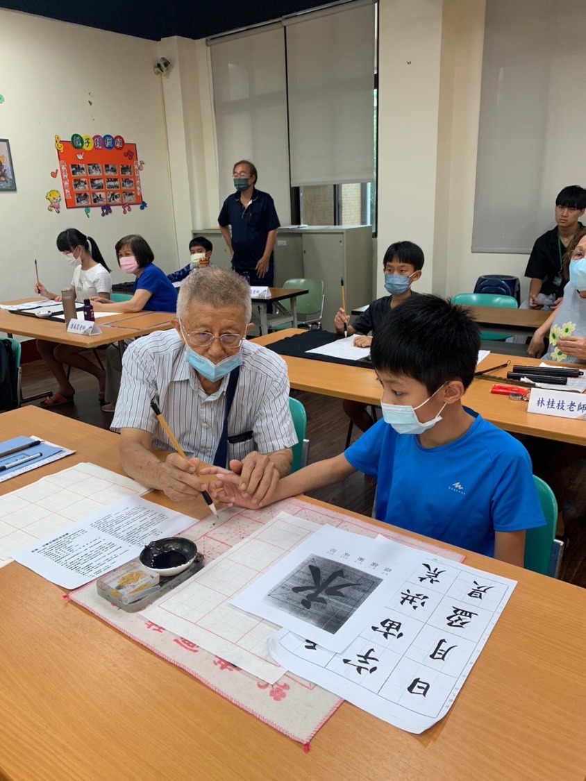 暑假好趣處 炎炎夏日浸書香 朗朗書聲全齡樂