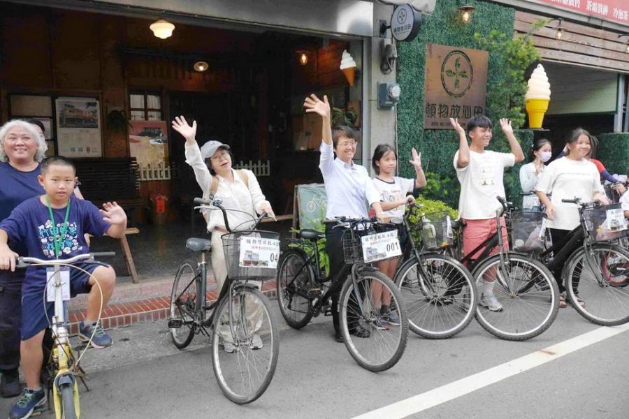 屏東竹田講客夏令營!古秀妃主委同細人仔騎自行車蓋生趣