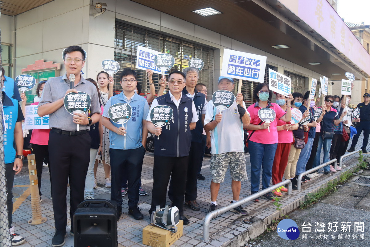 張嘉哲市長說國民黨所提法案均關乎台灣的未來。(記者扶小萍攝)