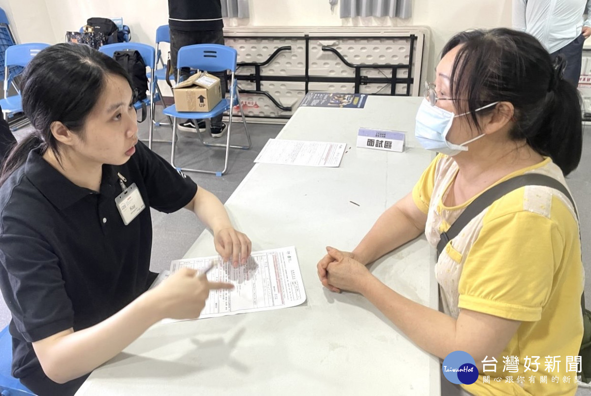 桃分署銀髮中心辦理「職場體驗暨招募活動」透過先體驗、再面試的方式，降低壯世代面試緊張感，並提升自信心。<br /><br /> <br /><br /> 