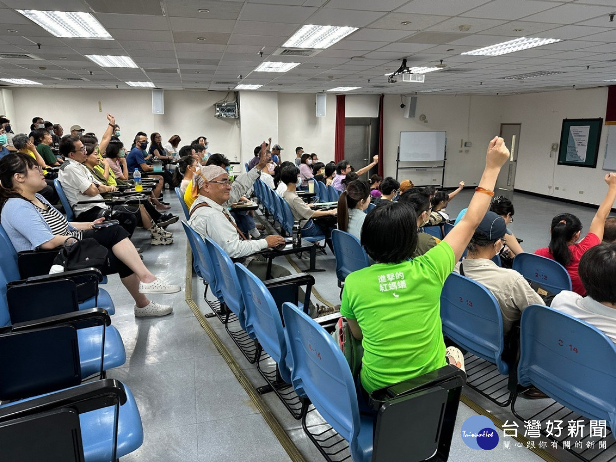 有獎徵答,民眾反映踴躍。 (圖/玉管處提供)<br /><br /> <br /><br />