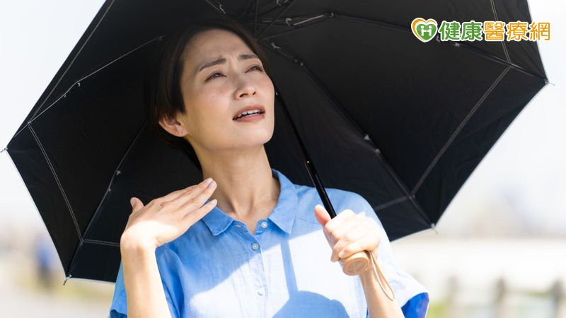 55歲婦人日正當中步行暈厥「就醫體溫高達42度」! 醫提炎夏外出注意事項