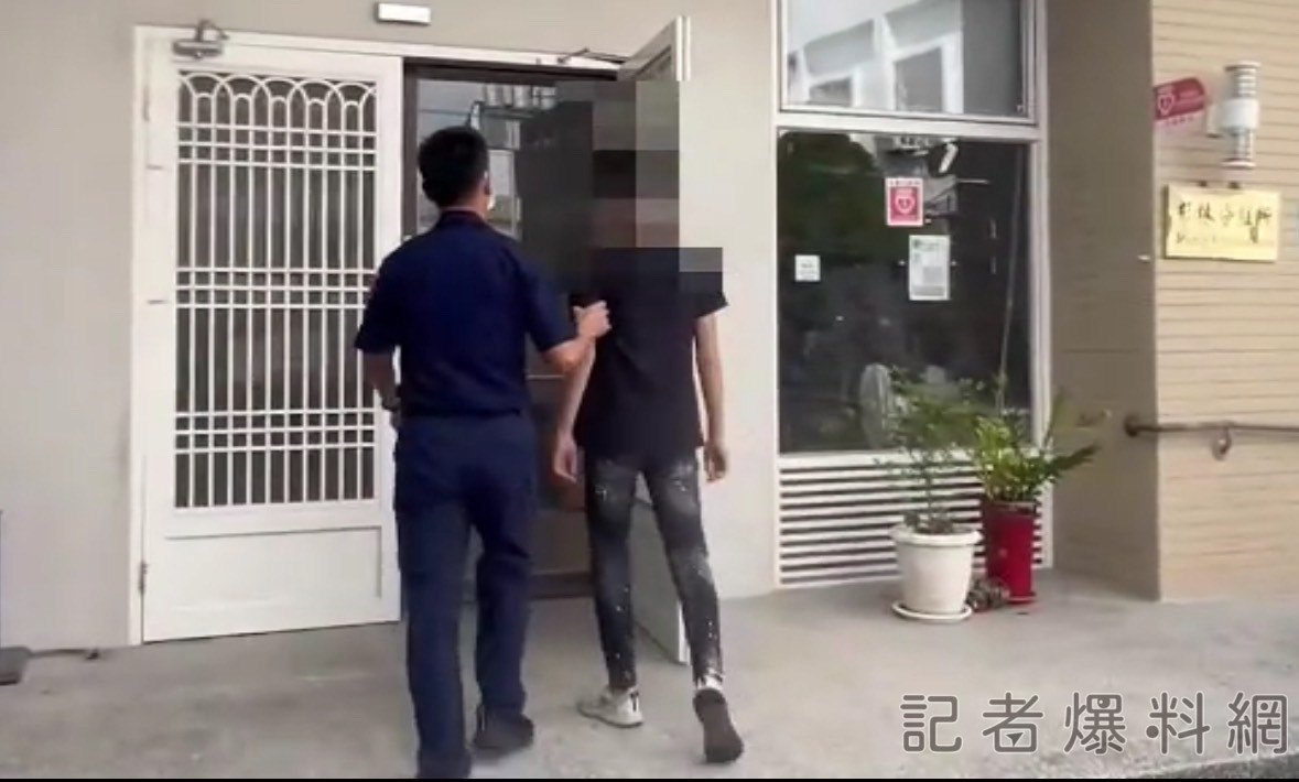 ▲少年到案畫面曝光。(圖/民眾提供)