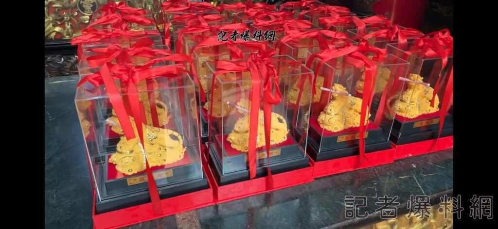 共同籌募了一面金牌和200萬元的陣頭，準備在城隍爺聖誕日為神明祝壽。記者爆料網