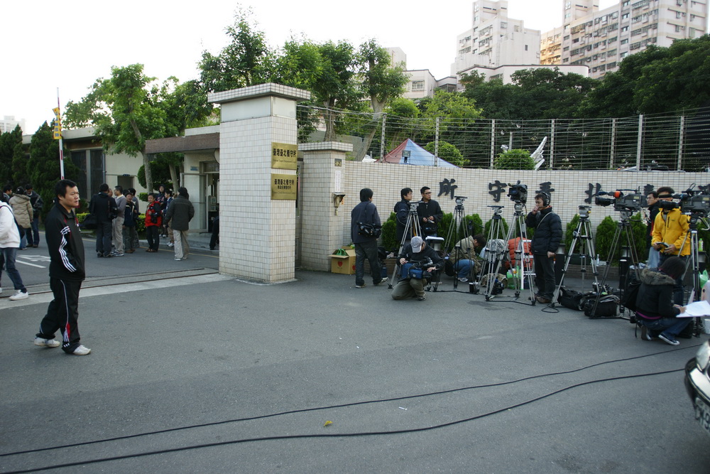 杜秉澄稱遭看守所特別安檢 北所駁斥收容人一體適用 220 杜秉澄稱遭看守所特別安檢 北所駁斥收容人一體適用 219