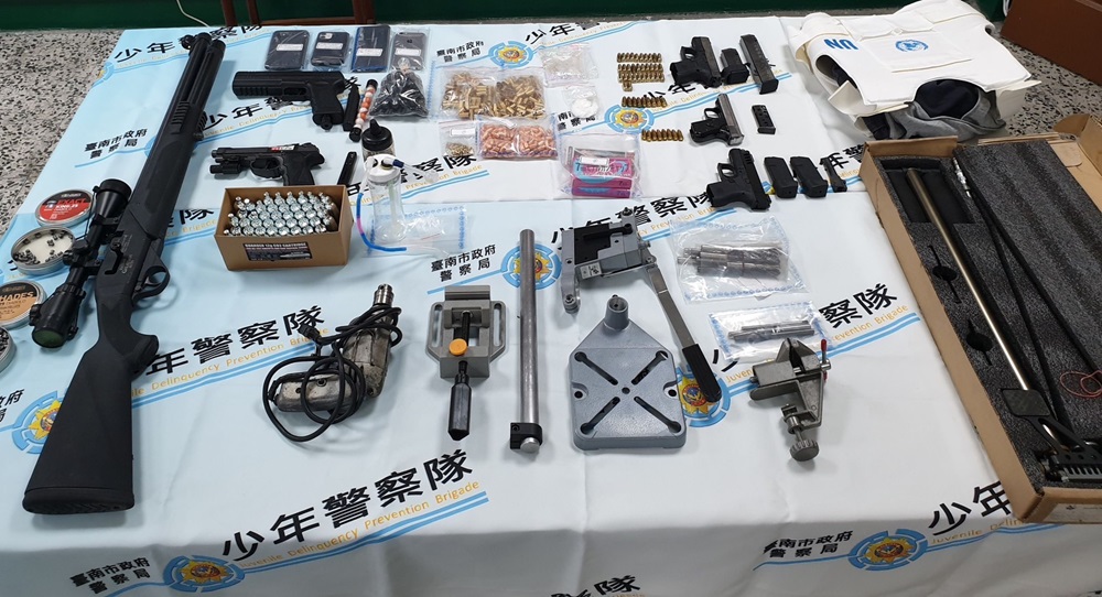 破槍械改造工廠 查獲長短槍4枝及罕見聯合國防彈衣 232 cnews204240718a13