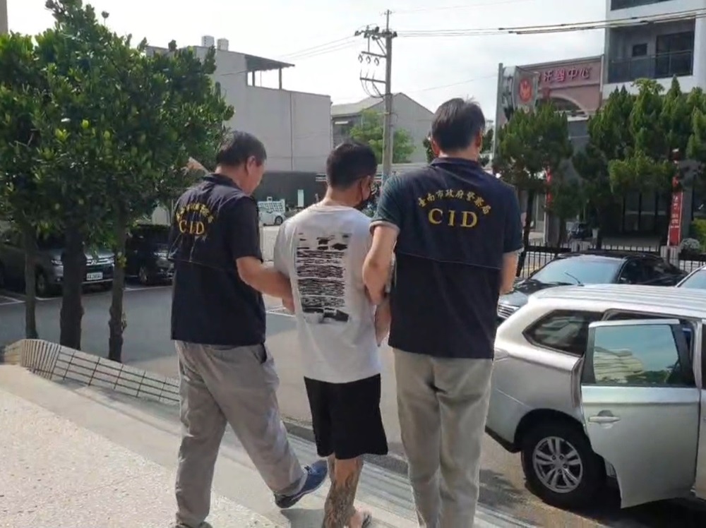 破槍械改造工廠 查獲長短槍4枝及罕見聯合國防彈衣 234 cnews204240718a14