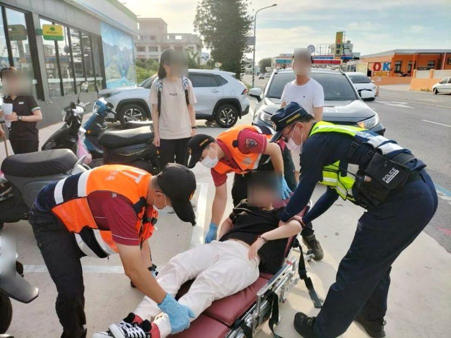 女子心臟不適路倒 警消合力搶救生命