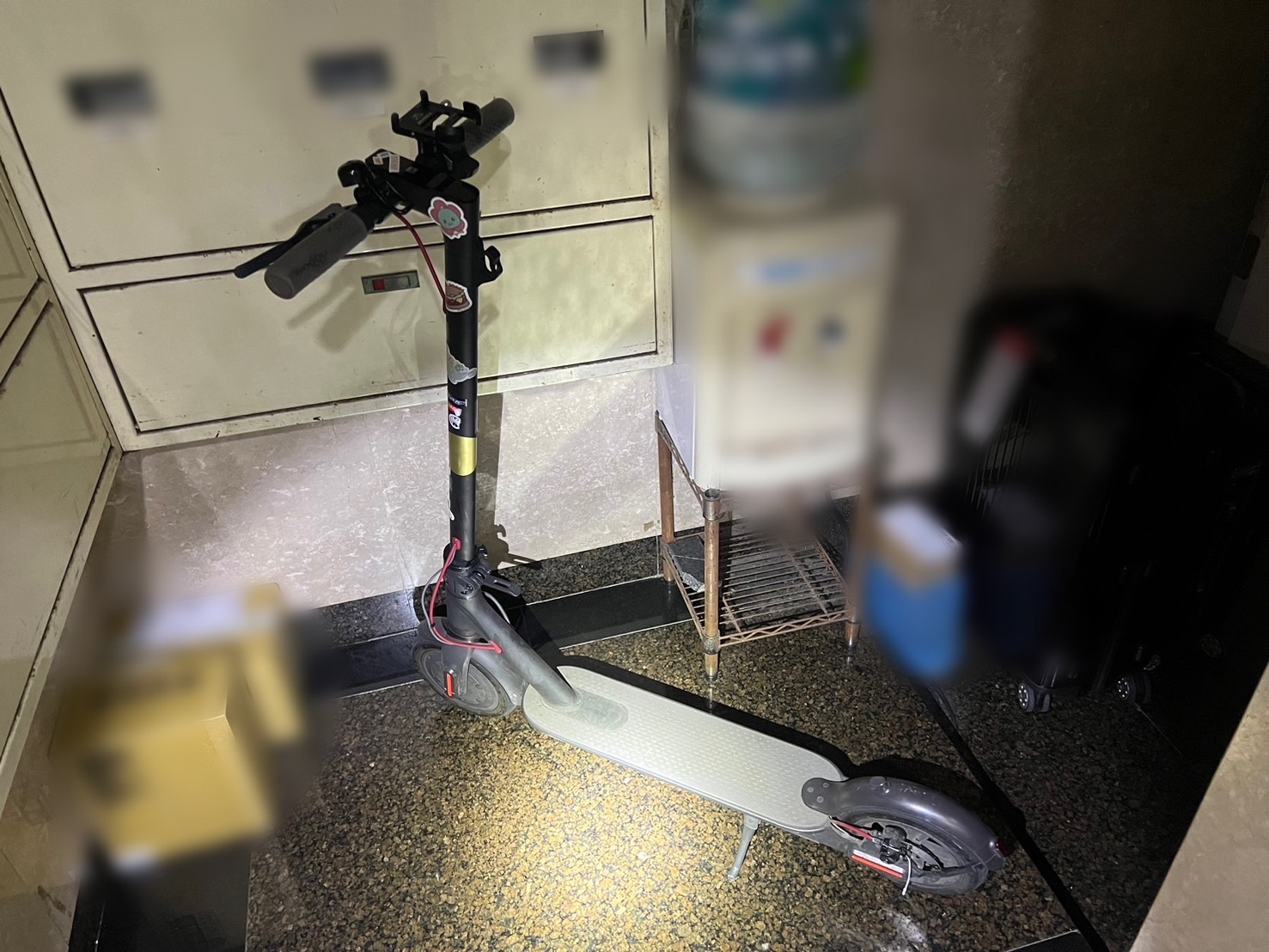 交通法規，電動滑板車不得於道路上行駛。（記者薛秀蓮翻攝)