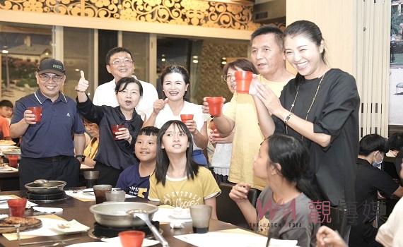 南投縣許淑華縣長「請吃牛排」民和國中、希娜巴嵐、潭南國小合唱團「好嗨」