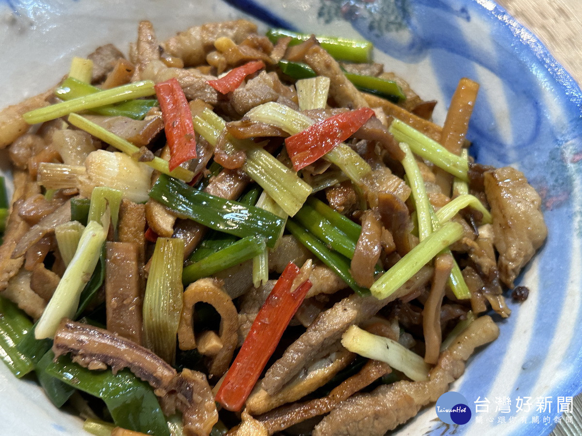經典的客家小炒美味無比。(記者扶小萍攝)