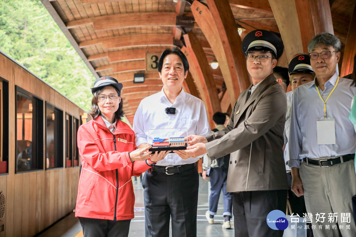 阿里山林鐵全線通車,總統賴清德承諾將投入更多資源,推動阿里山大軸線發展計劃/陳致愷翻攝