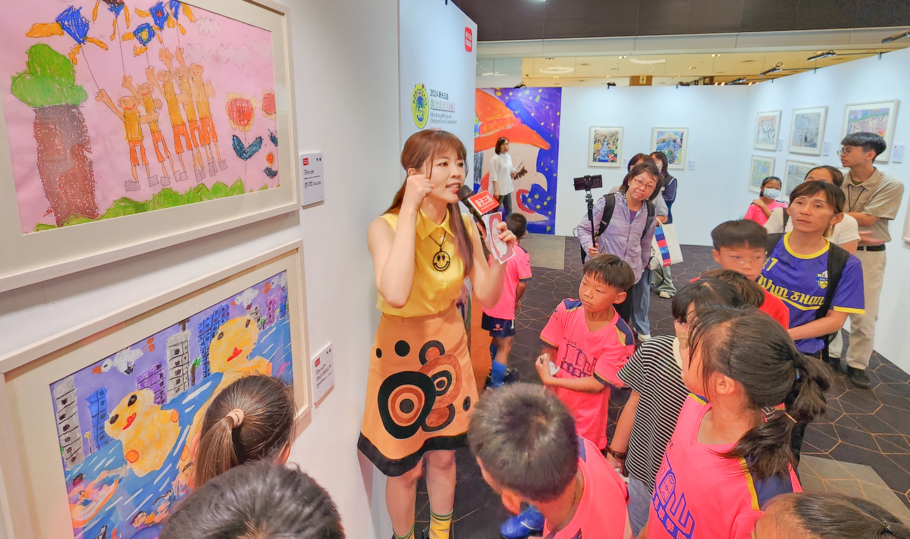 ▲高雄新光左營店10樓【世界兒童繪畫巡迴展】展出「第23屆新光三越兒童畫展」，值得你帶小朋友來欣賞。（圖/記者黃淑貞攝）