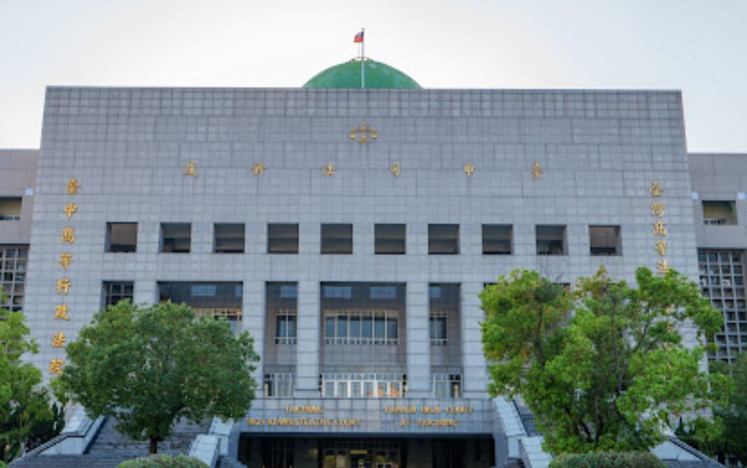 不滿前男友跟蹤騷擾拿掃帚反擊 法官判決「2人都有罪」 242 不滿前男友跟蹤騷擾拿掃帚反擊 法官判決「2人都有罪」 241