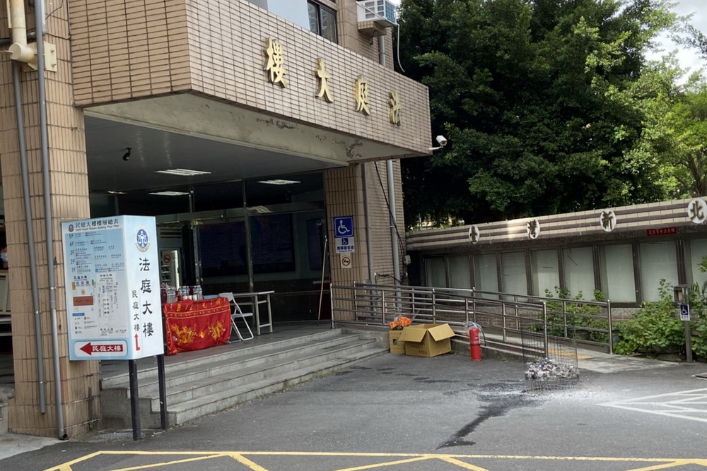 抓毒犯調包黑吃黑 員警陳信安自白判刑5年2月 232 抓毒犯調包黑吃黑 員警陳信安自白判刑5年2月 231