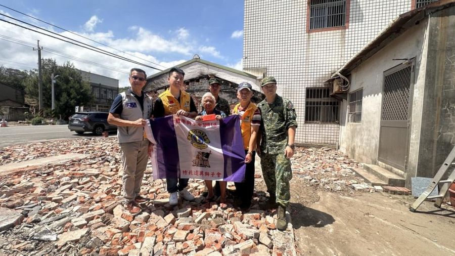 竹苗軍服站攜手公益團體 關懷役男家中火災致贈慰問金