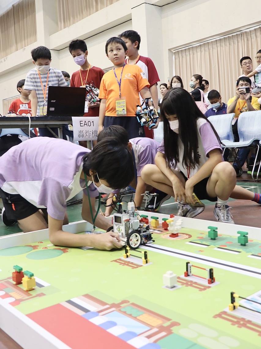 漾新聞|創意機器人競賽三民高中登場 461名學生組隊爭取全國與世界賽門票