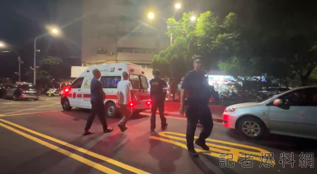 ▲由於案發地點離派出所只有150公尺，警方徒步將涉案人士帶回釐清。（圖／記者金東天翻攝）