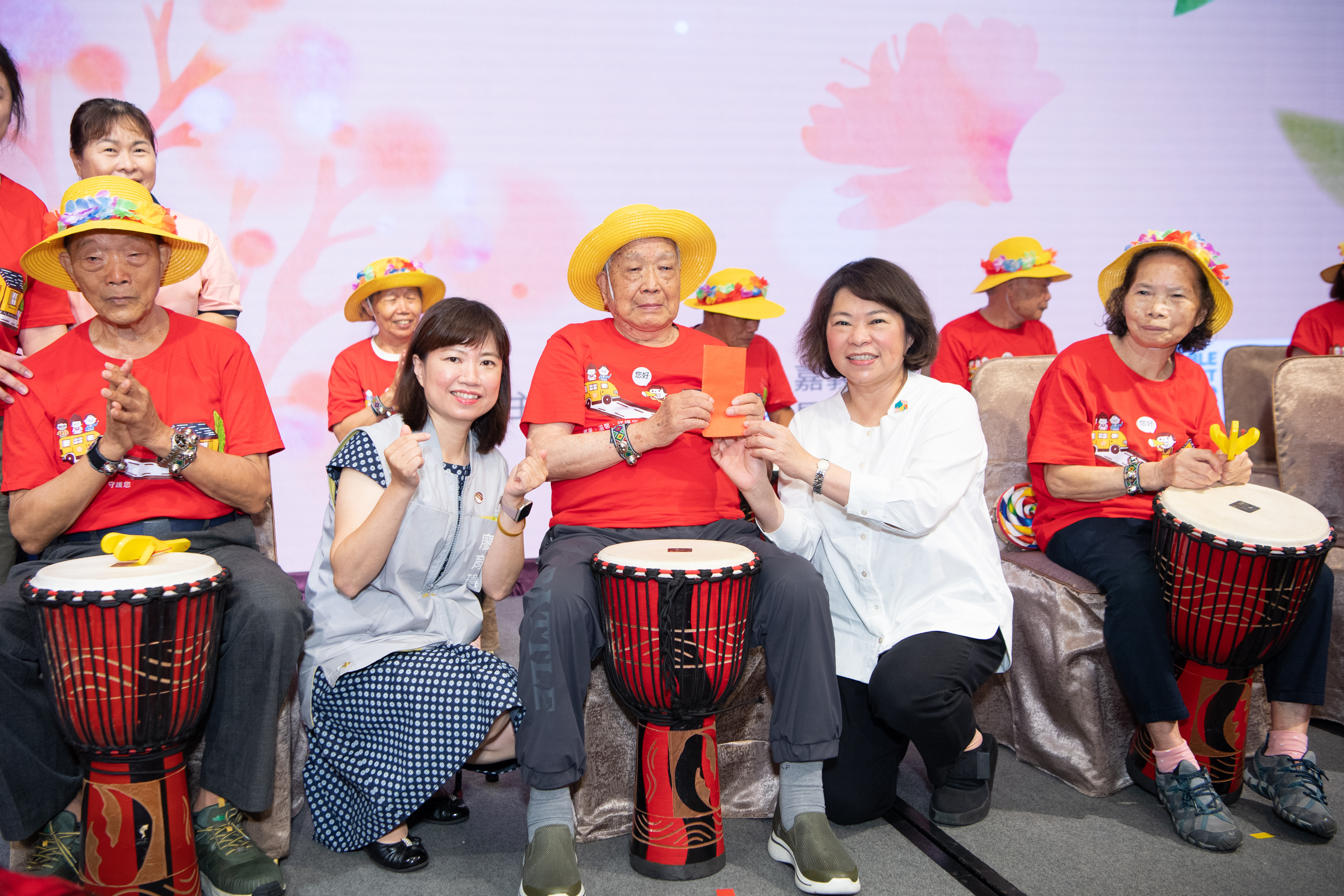 嘉義市超高齡社會超前佈建 黃敏惠市長表揚長照英雄