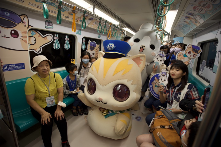 「蜜柑站長xㄇㄚˊ幾兔」彩繪列車啟航，伴隨第十屆夏戀高捷動漫季 到高雄玩不容錯過