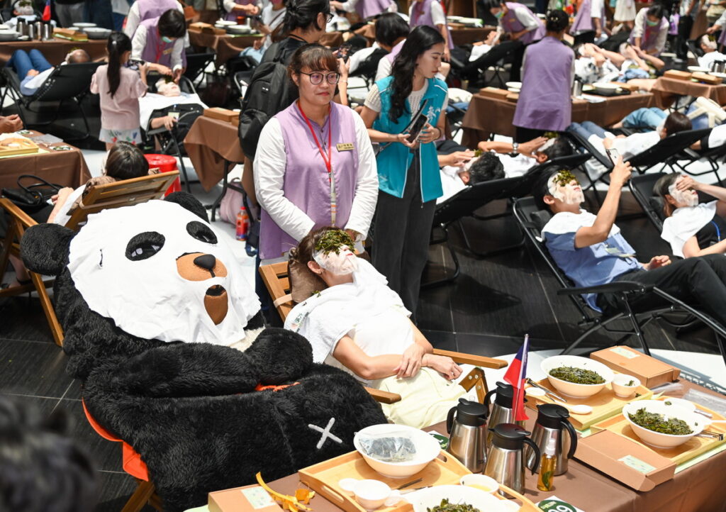 喔熊組長也來茶Spa敷面膜