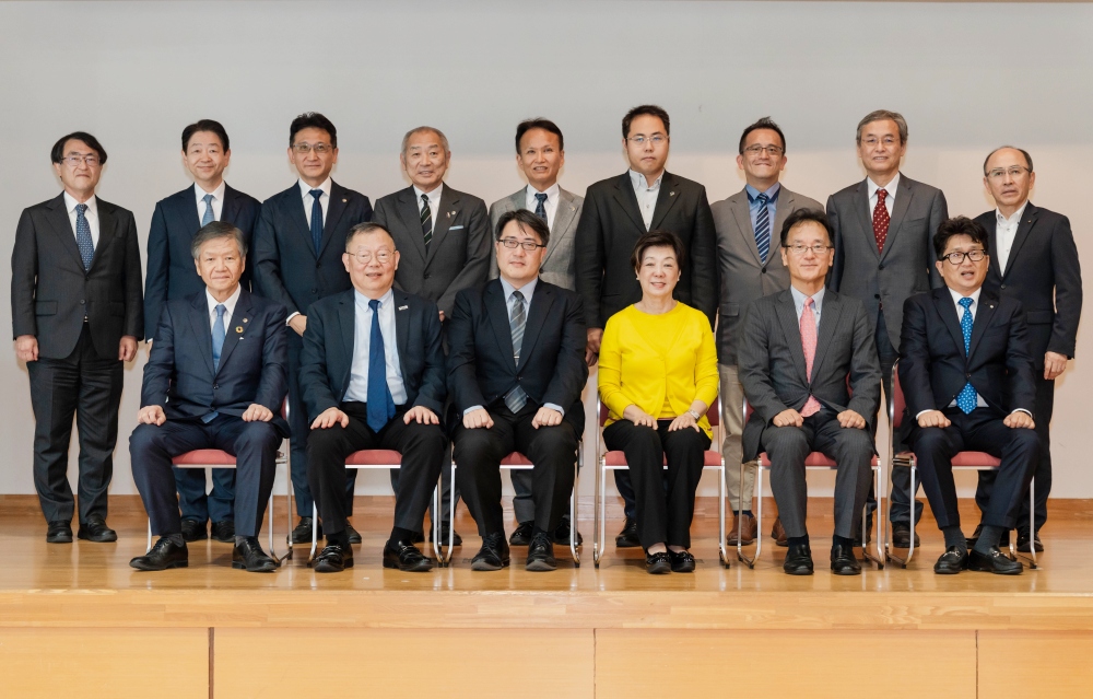 台積電慈善基金會攜手陽明交通大學、關渡醫院，前往台積電熊本廠座落的菊陽町，分享「企業 x 醫院／大學 x 社區」的健康長壽三角模式。(圖 / 台積電慈善基金提供)
