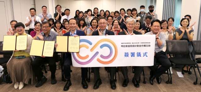 【有片】科普行動圖書車啟程!桃園教育局長劉仲成曝閱讀的重要性 135 1 5